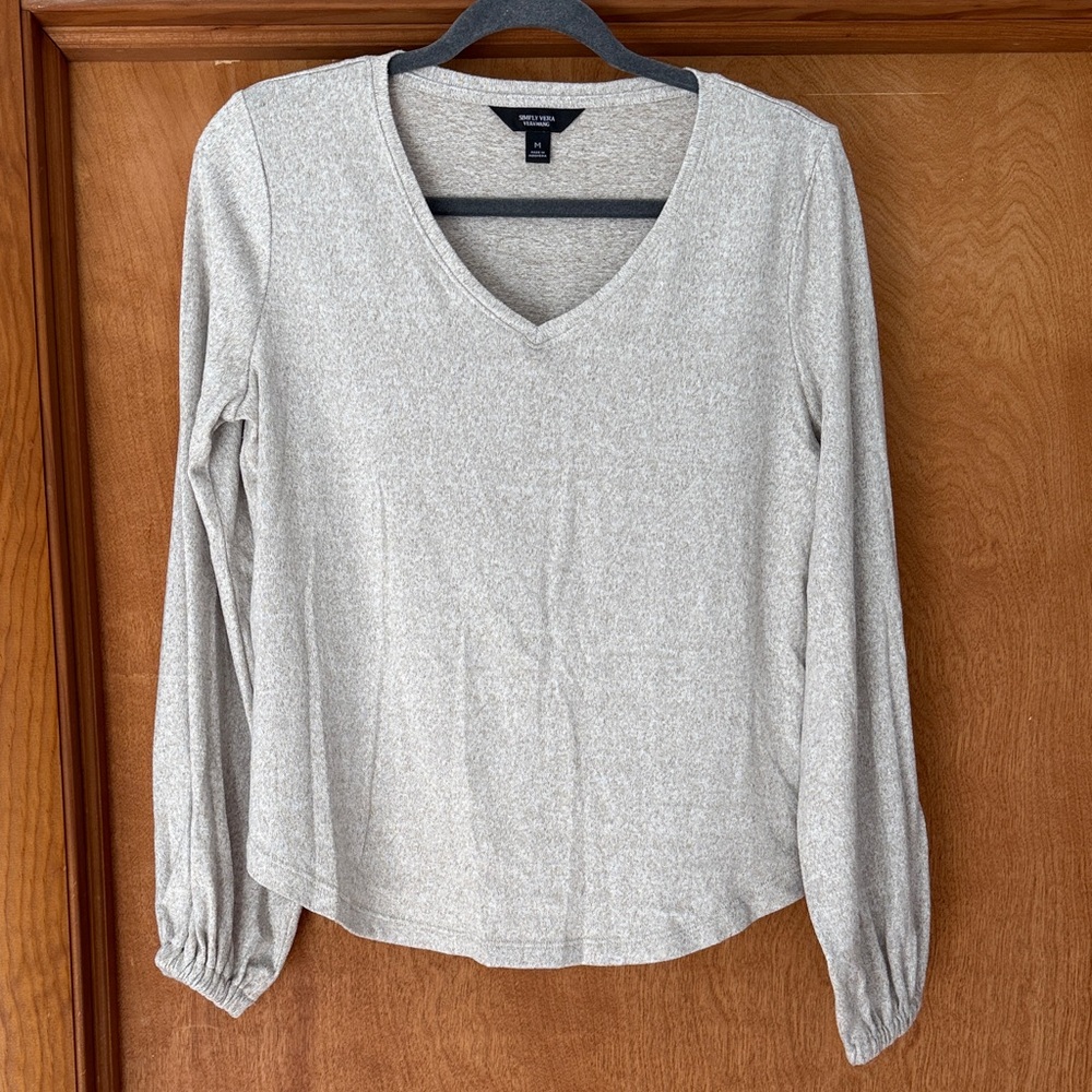 Simply Vera Light cream/tan V-Neck Sweater
